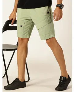 Men Green Solid Mid Rise Shorts